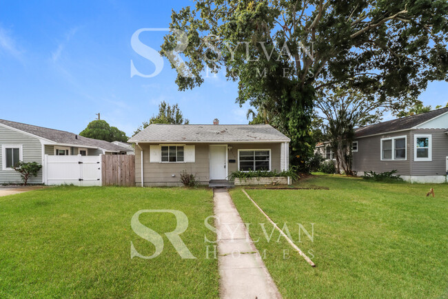 Building Photo - Adorable updated 3BR Home