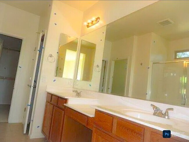 Foto del edificio - 1168 N 168th Dr