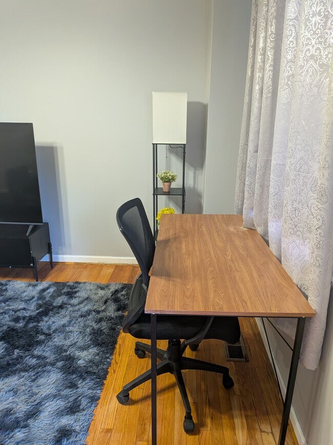 Foto del edificio - 3002 Kenyon Ave