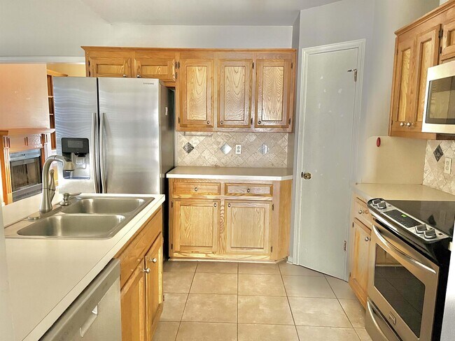 Building Photo - 5122 Stumberg Ln