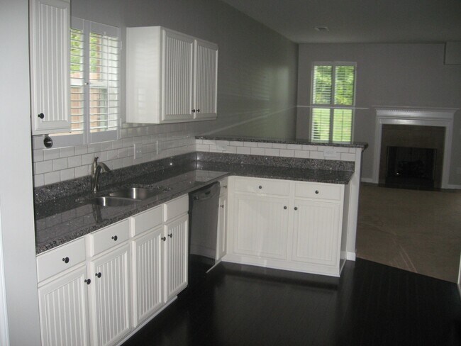 Building Photo - 1066 Oakhall Dr