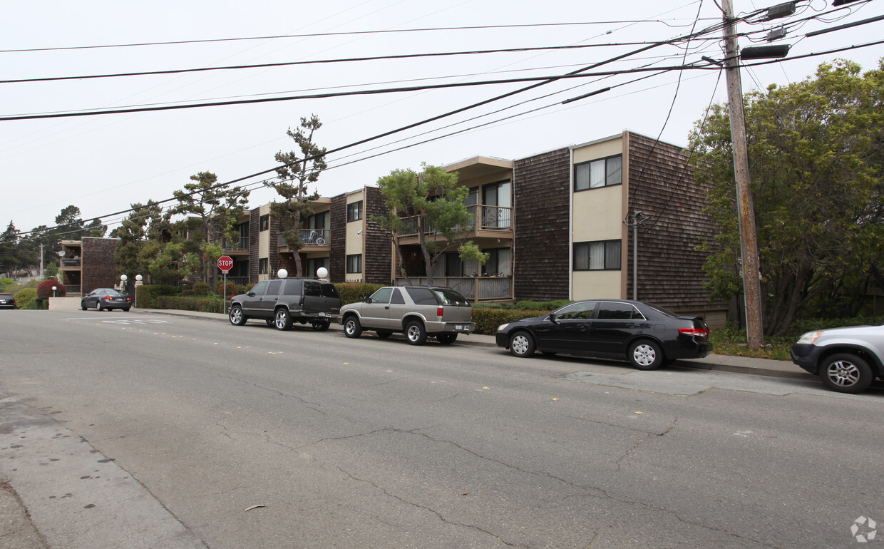 Building Photo - Country Club Apartments