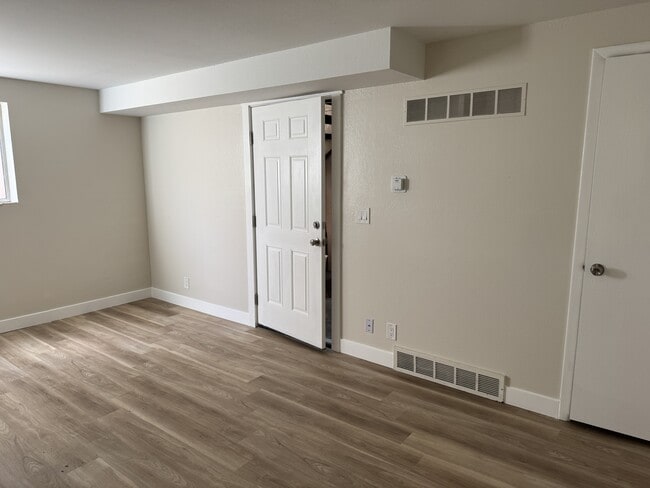 Building Photo - 451 E 5600 S