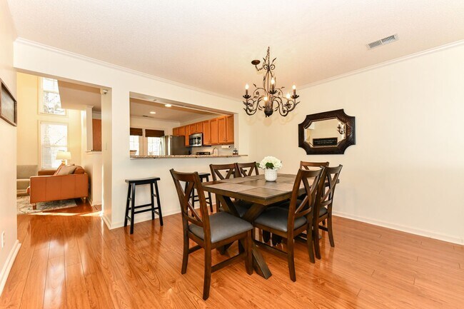 Building Photo - Updated 3 Bedroom Townhome in McAlister's ...