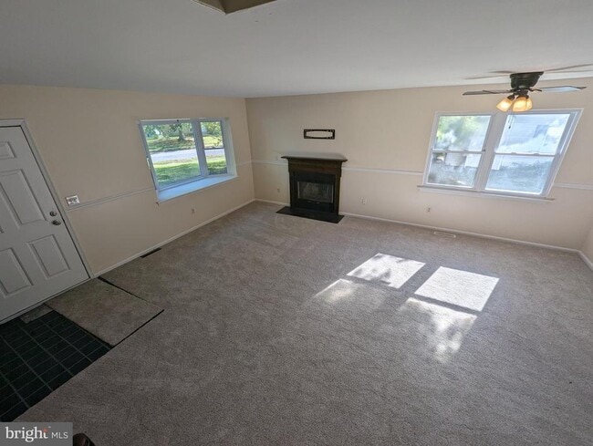 Building Photo - 830 Woodcrest Dr