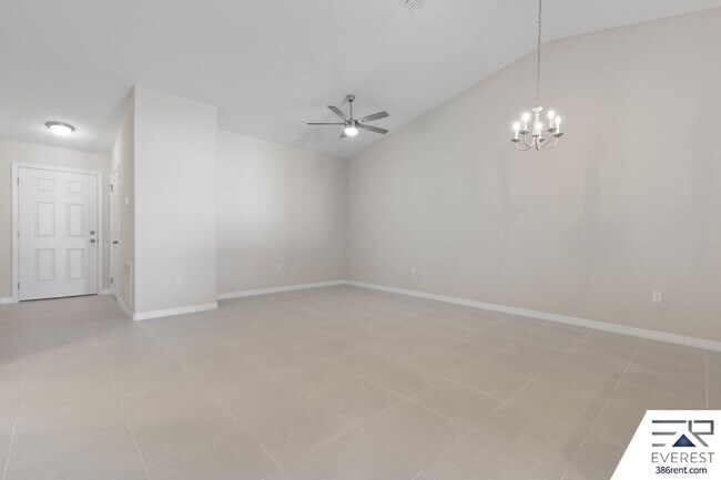 Foto del edificio - FULLY FENCED, LIKE NEW 3/2/1 TOWNHOUSE ON A CUL DE SAC IN BEAUTIFUL SEMINOLE WOODS