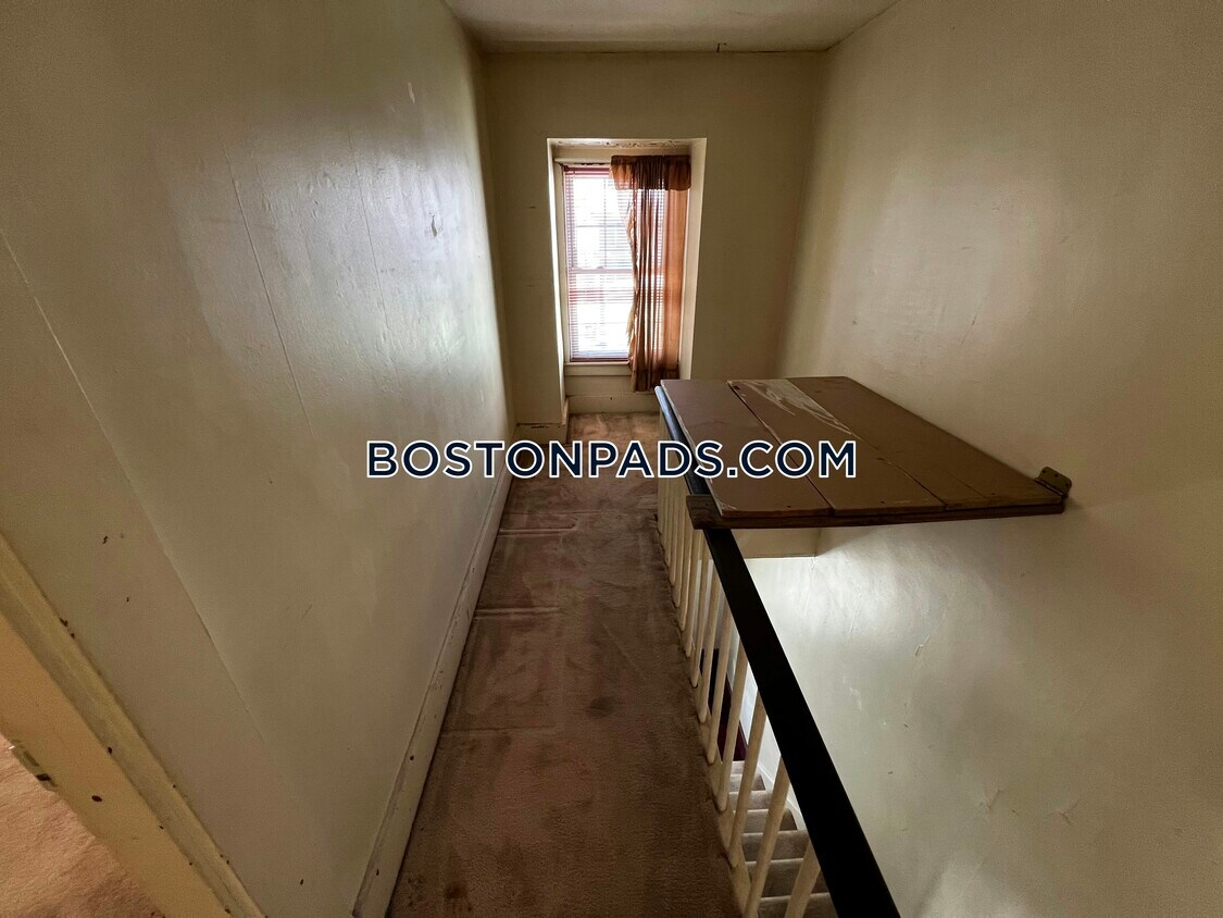 81 Alder St. Room for Rent in Waltham, MA