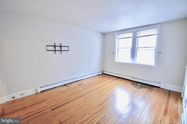 Building Photo - 3694 Calumet St