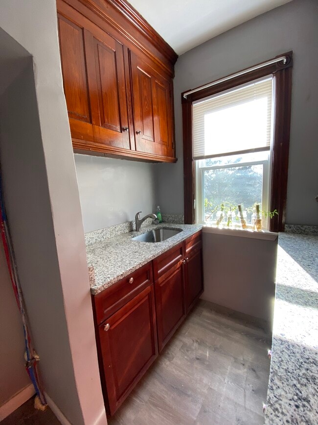 Building Photo - 294 Douglas Ave