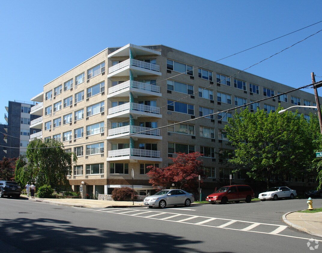 Estates of Crystal House Apartments in White Plains, NY