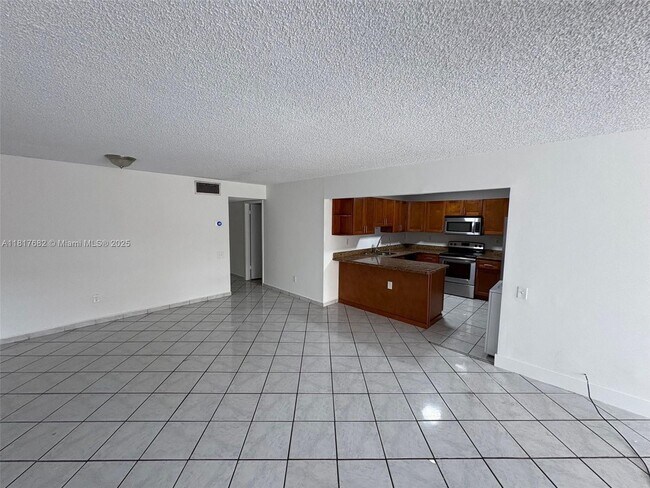 Building Photo - 6854 SW 114th Pl