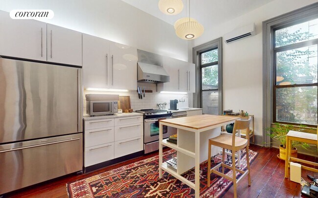 Foto del edificio - 738 Leonard St