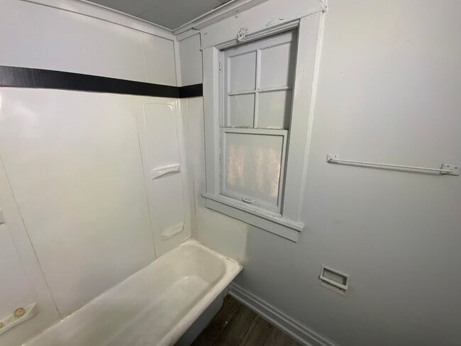 Building Photo - 505.5 Collett-