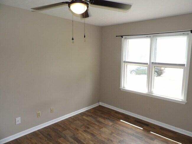 Foto del edificio - 75 Ashwood Ct