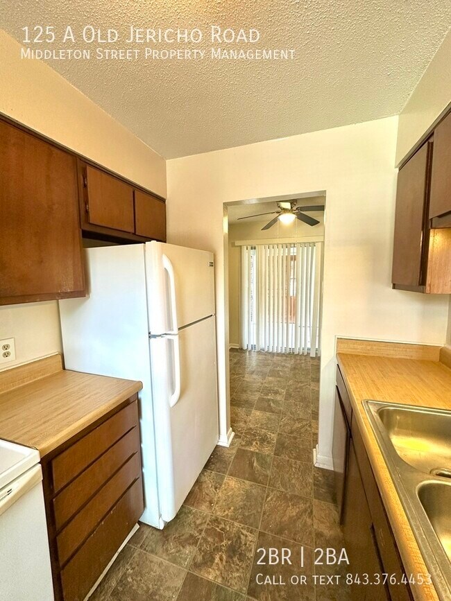 Foto del edificio - 125 Old Jericho Rd