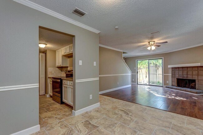 Building Photo - 9520 Pagewood Ln