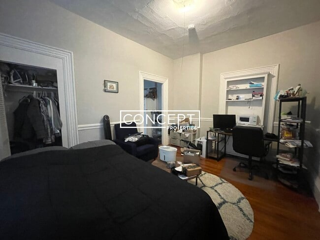 Building Photo - 8 A Forest St