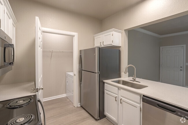 2BR, 2BA - 908SF - Heights at Battle Creek