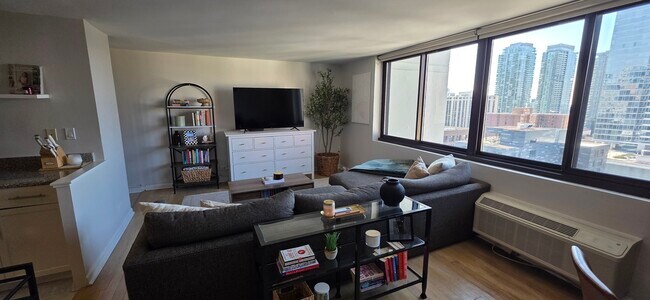 Foto del edificio - 1221 N Dearborn Pkwy