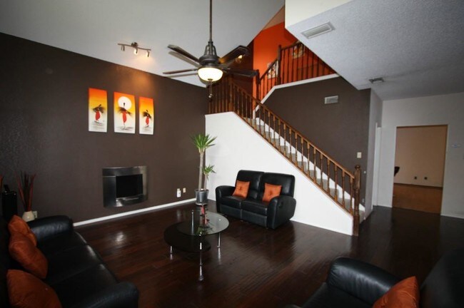 Foto del edificio - 549 Raintree Cir