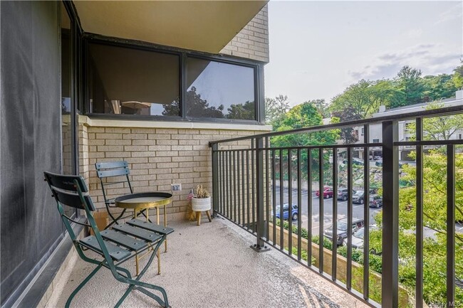 Building Photo - 25 Rockledge Ave