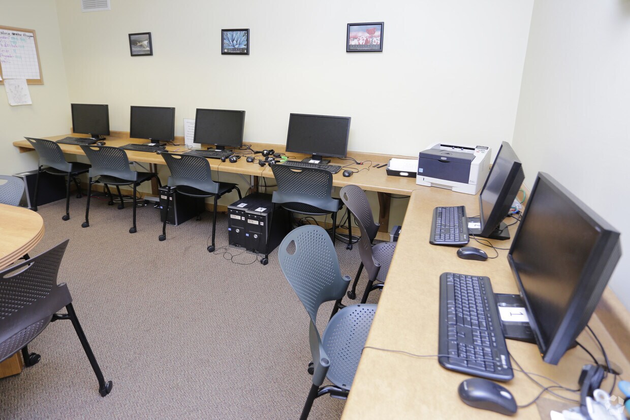 Ames Lake Neighborhood Apartments in Saint Paul, MN