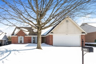 Building Photo - 7762 Parkview Cir E