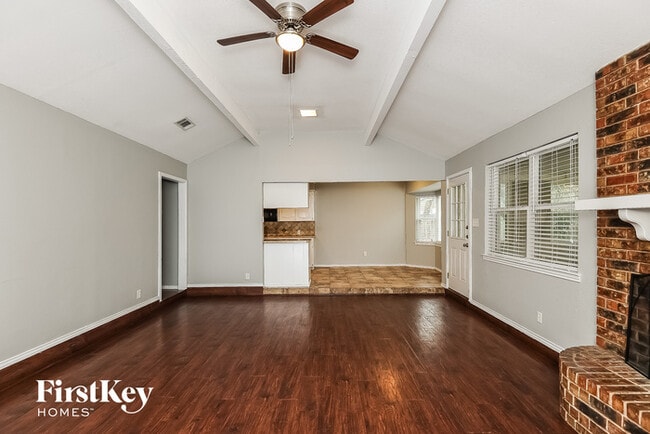 Building Photo - 1017 Hickory Cir