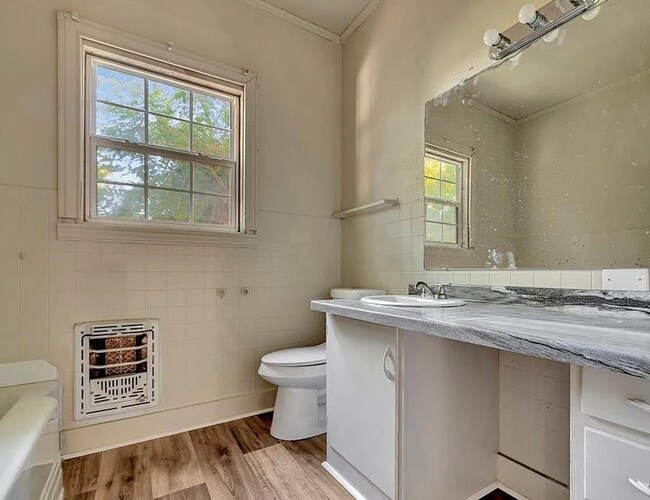 Foto del edificio - Cute 3 Bedroom 2 Bathroom Home!  Available Now