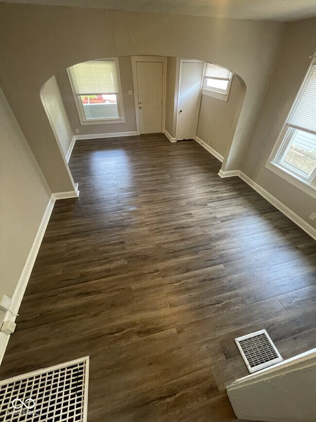 Foto del edificio - 894 N Gladstone Ave