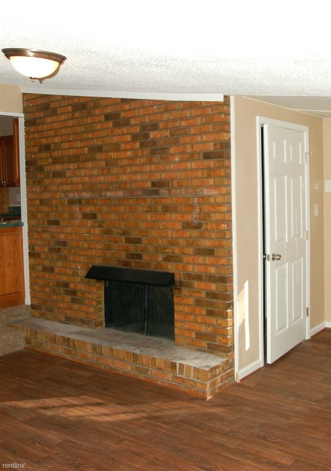 Building Photo - 3 br, 1.5 bath House - 6869 Delta Drive