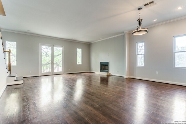 Building Photo - MONTE VISTA TOWNHOME