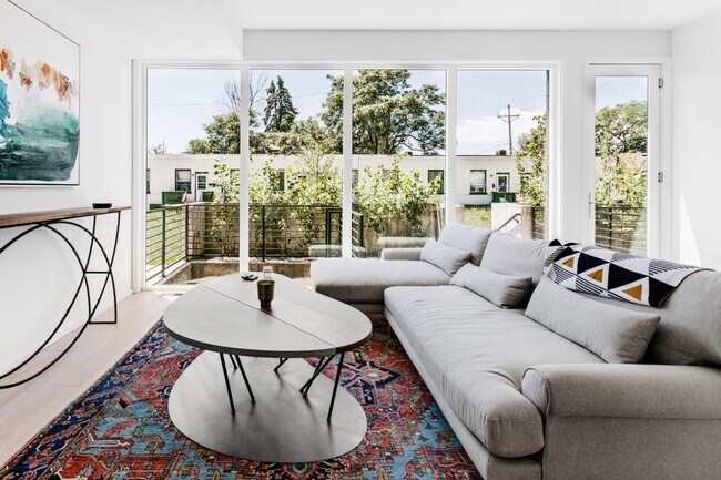 Building Photo - 1821 E 38th Ave