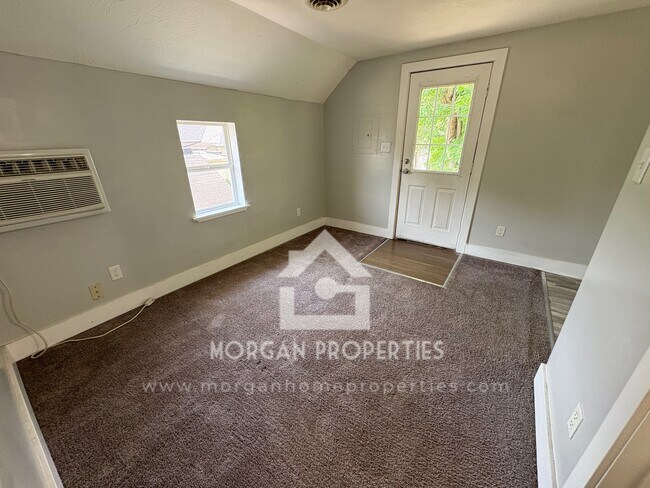 Foto del edificio - 832 E 7th St
