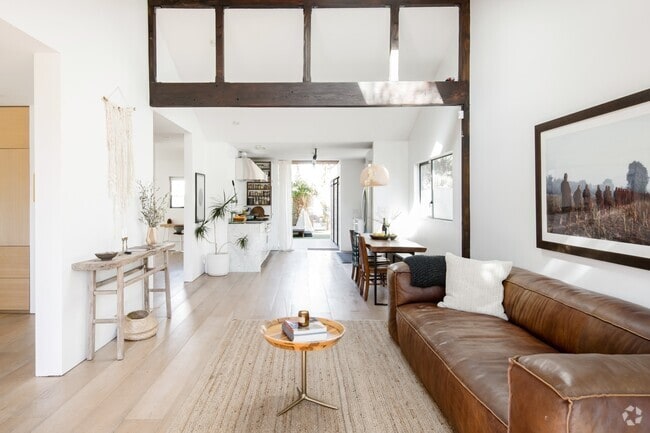 Building Photo - 837 Flower Ave