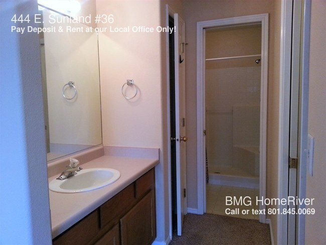 Building Photo - 444 Sunland Dr