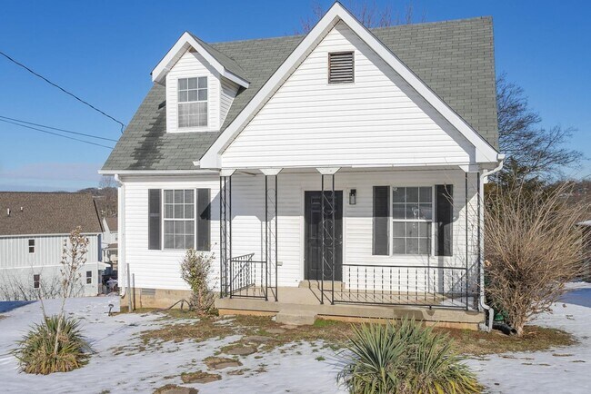 Building Photo - Remodeled 3 Bedroom