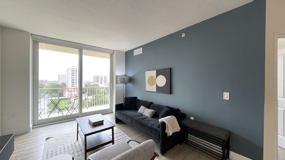 987 SW 37th Ave