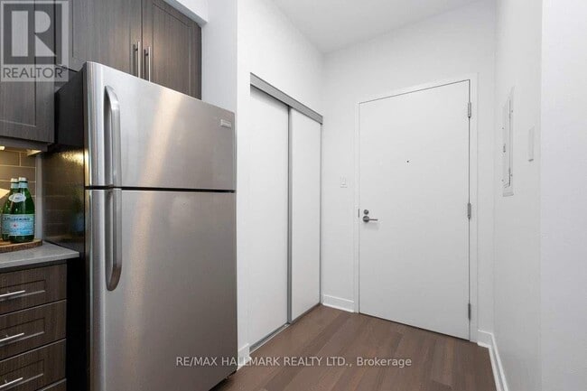 Building Photo - 1171 Queen St W