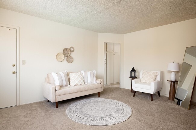 Building Photo - Move In Bonus! Downstairs One Bed/Bath in ...