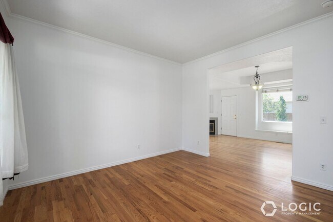 Building Photo - 166 Rawlins Ln