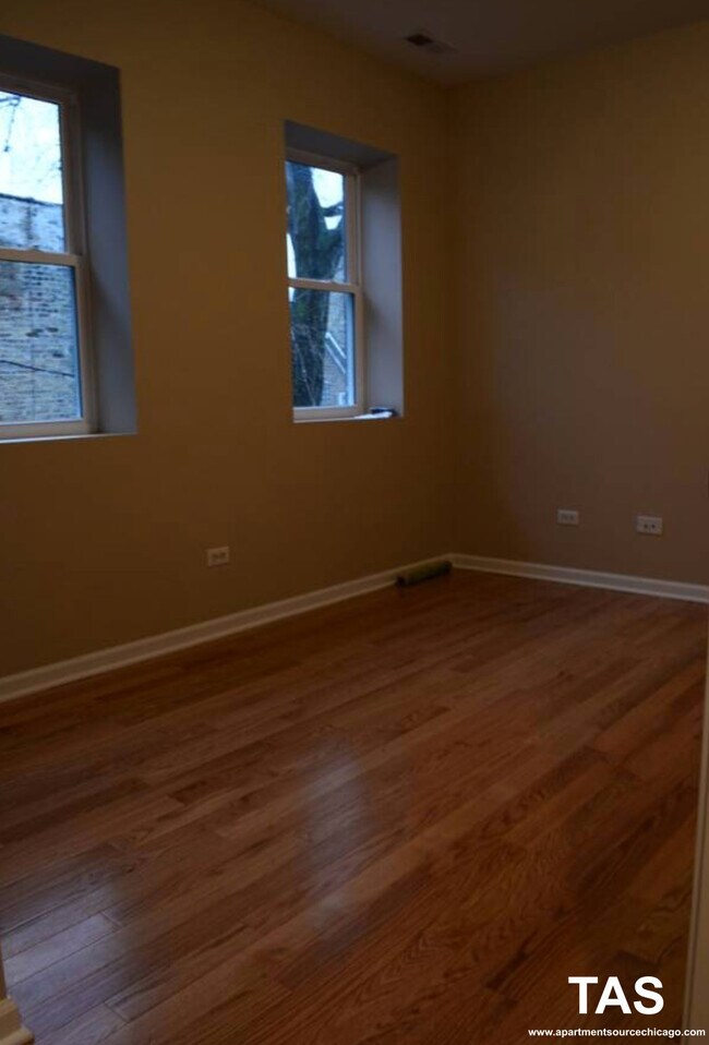 Foto del edificio - 3211 W Armitage Ave