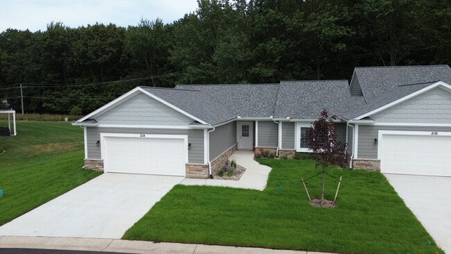 Building Photo - 2130 Carriage Hill Cir