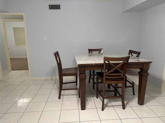 Foto del edificio - 2642 Coopers Post Ln