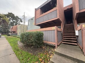 Building Photo - 424 Dempsey Rd