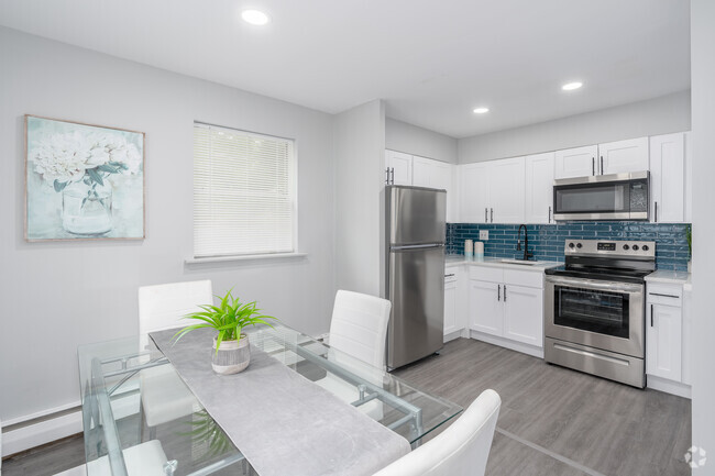 2BR, 1BA - Barclay Apartments