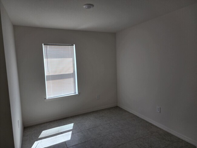 Foto del edificio - 626 SE Faith Terrace