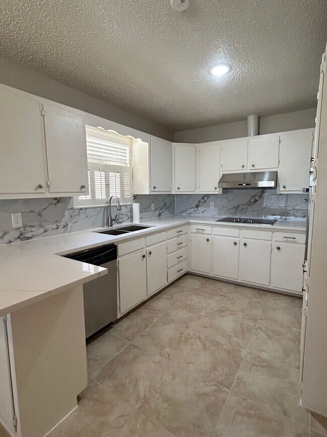 Building Photo - Beautiful Renovated Home