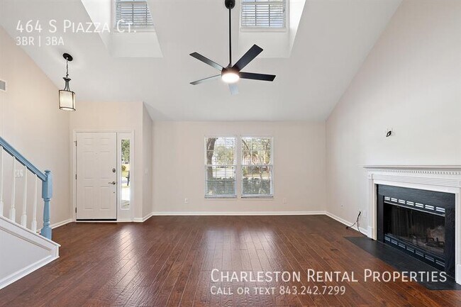 Building Photo - 464 S Piazza Ct
