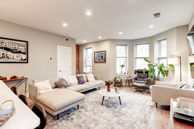 Foto del edificio - Stunning premium corner Townhome condo in ...